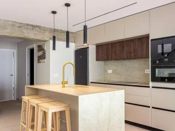 Casa independiente en calle Hermanos Oliver s/n thumbnail 1