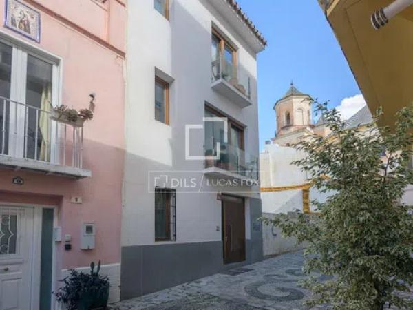 Chalet pareado en calle Cabello thumbnail 2