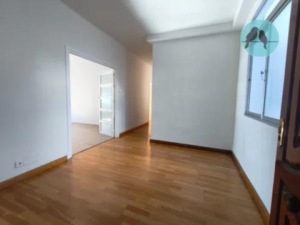 Sale of flat in CL DUQUESA DE PARCENT, Málaga
 photo 3