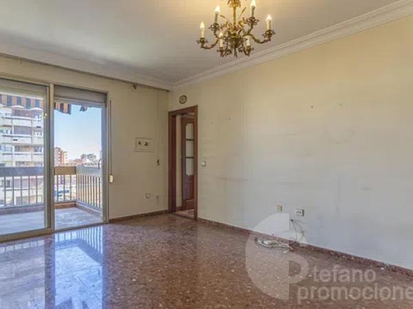 Sale of flat in Avenida de Andalucía, Málaga
 photo 2