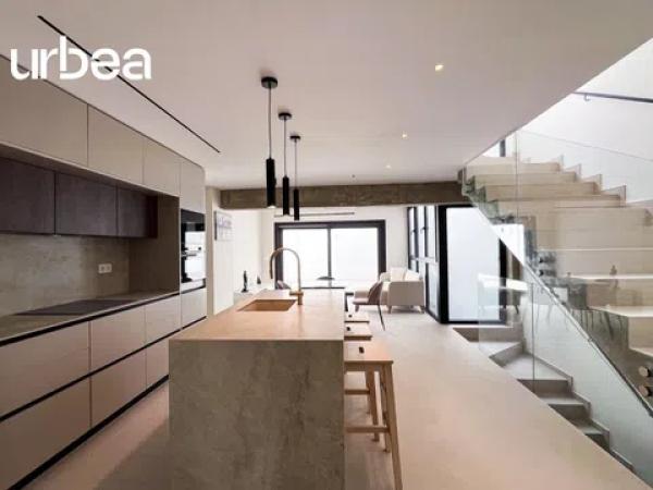 Casa independiente en calle Hermanos Oliver thumbnail 2