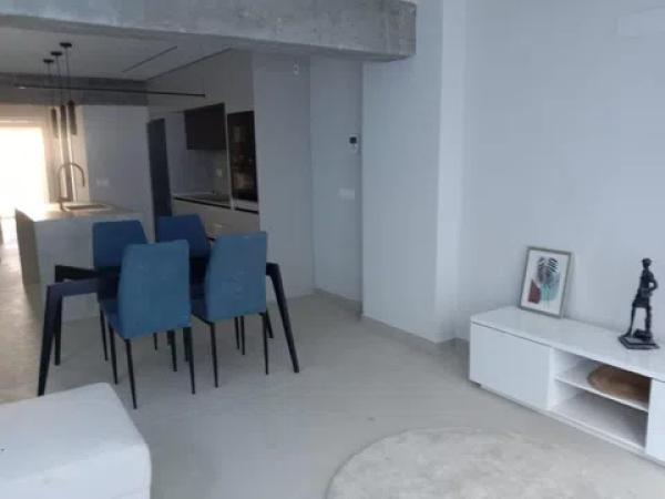 Casa independiente en calle Hermanos Oliver thumbnail 3