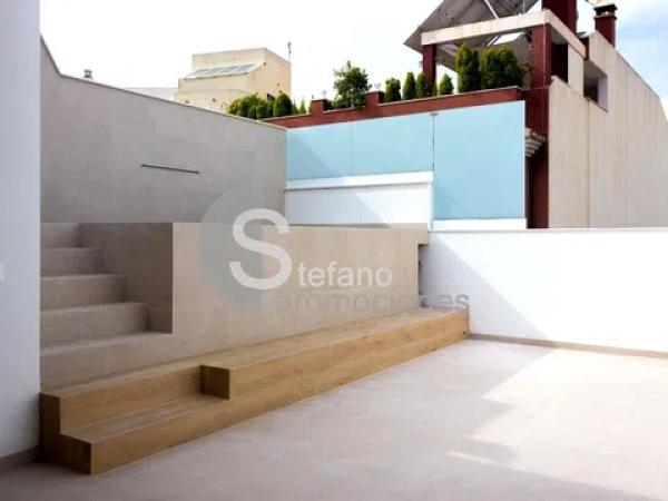 Chalet adosado en calle Hermanos Oliver thumbnail 3