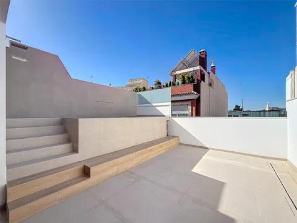 Chalet adosado en calle Hermanos Oliver photo 4