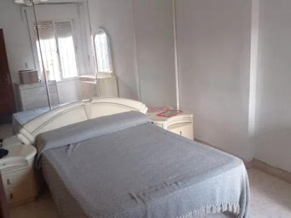 Chalet adosado en calle Medora photo 3