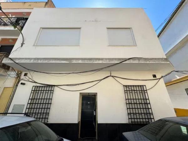 Chalet adosado en calle Alderete photo 1