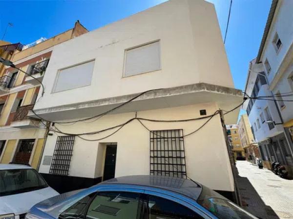 Chalet adosado en calle Alderete photo 2