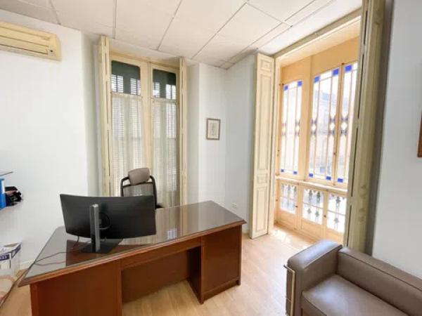 Sale of flat in Calle Tomás Heredia, Málaga
 photo 3
