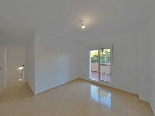 Chalet pareado en calle Josefa Morales photo 4