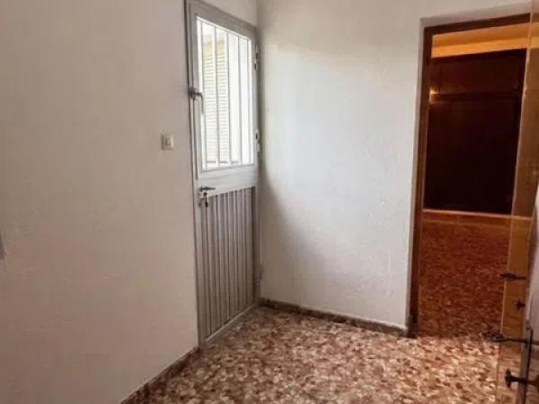 Casa independiente en calle Monsálvez thumbnail 2