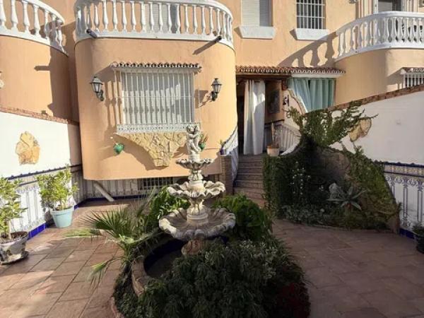 Chalet adosado en camino golf guadalmar photo 1
