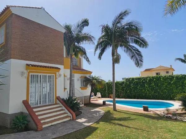 Casa independiente en avenida Marquesa Casa Loring thumbnail 3