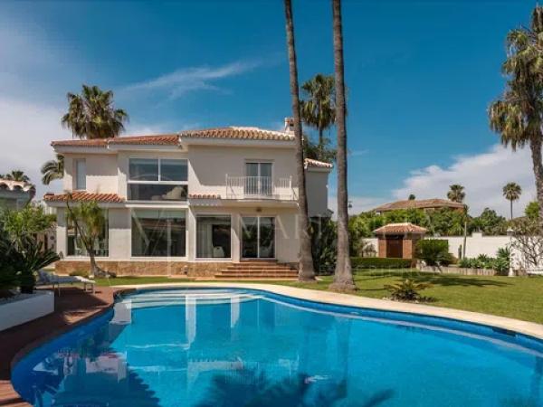 Casa independiente en calle Acacias de Guadalmar thumbnail 1
