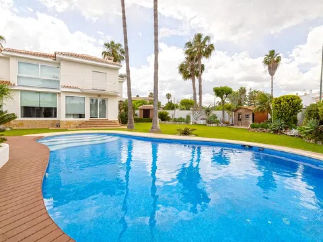 Venta de chalet independiente en Calle Wilkinson, Málaga
photo 2