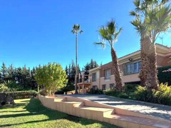 Casa independiente en avenida Asunción thumbnail 2