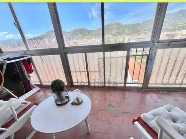 Продажа квартиры на Calle Mondragón, Малага
 photo 1
