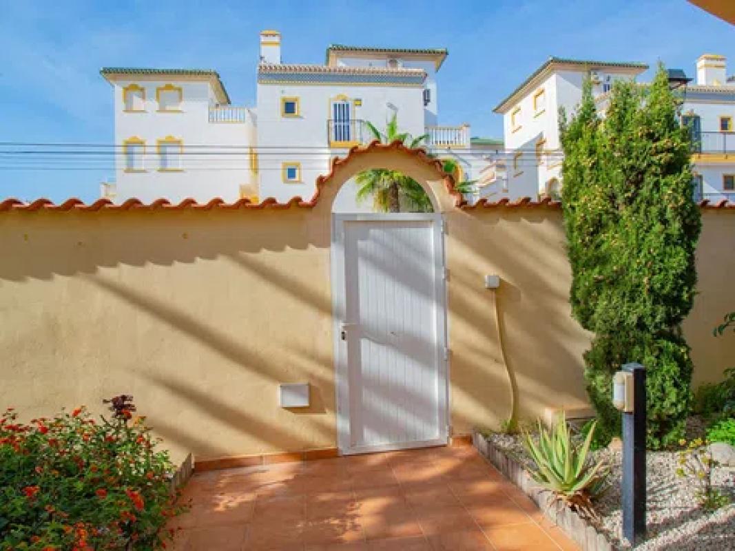 Venta de chalet independiente en Calle Mimosas, Torrevieja
 photo 2