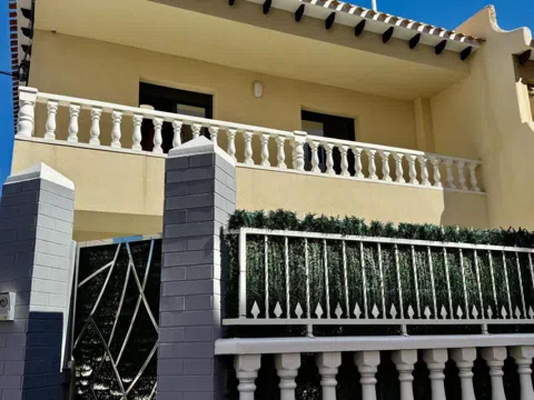 Sale of townhouse in  Calle Galeón, 61 , Torrevieja photo 4