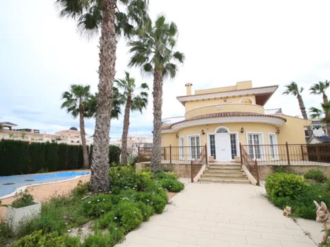 Sale of independent chalet in Centro, Rojales
photo 1