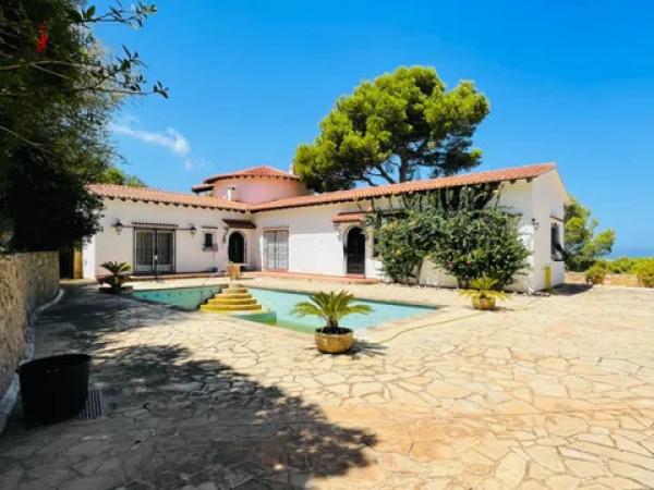 Chalet independiente en venta en Calle Perseu, Denia
 photo 1