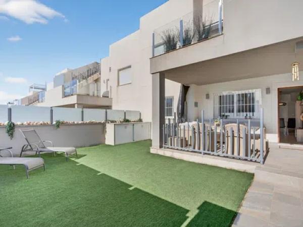 Sprzedaż mieszkania w Calle Gines Saura Sanchez, Torrevieja
thumbnail 1