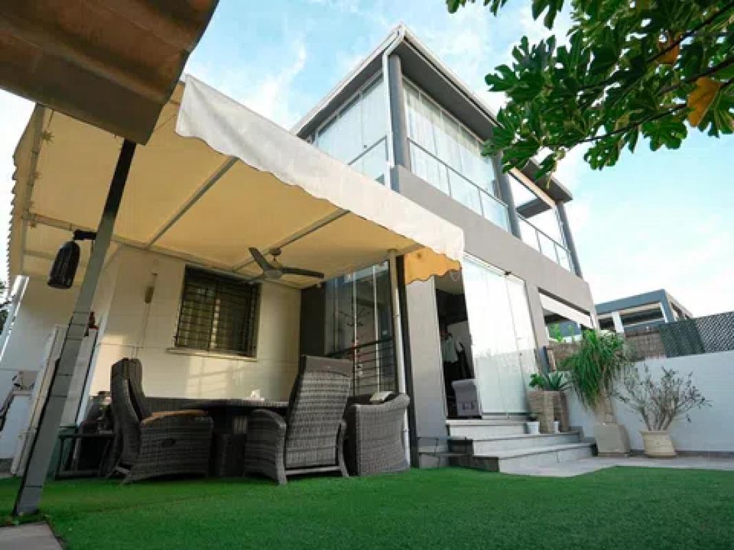 Sale of townhouse in Avenida Tenerife , Torrevieja photo 1