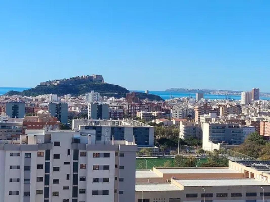 Venta de piso en Cronista V. Martinez Morella, Alicante / Alacant
photo 1