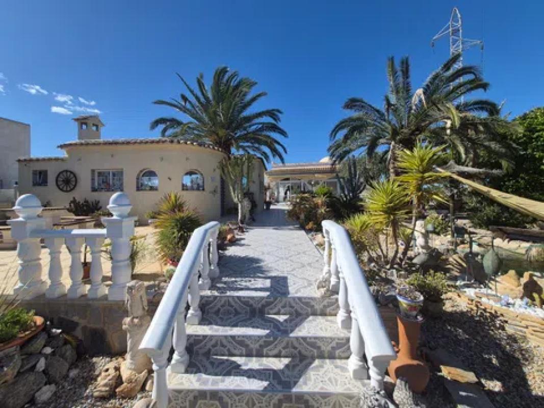 Продажа отдельного шале в  Calle Bermudas, Ориуэла photo 2
