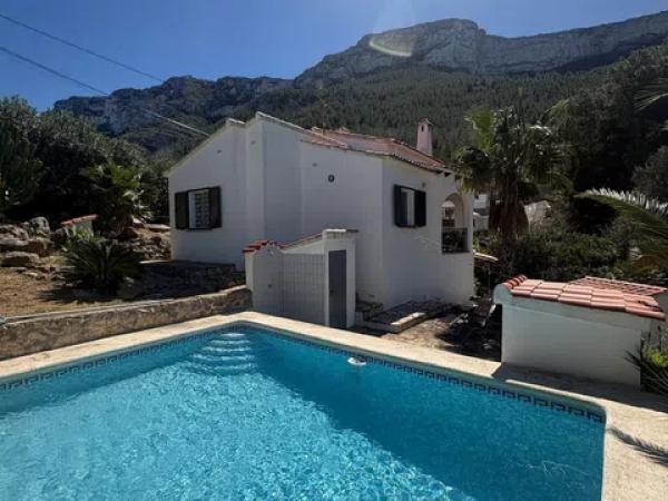 Chalet independiente en venta en Calle de Temist, Denia
photo 1