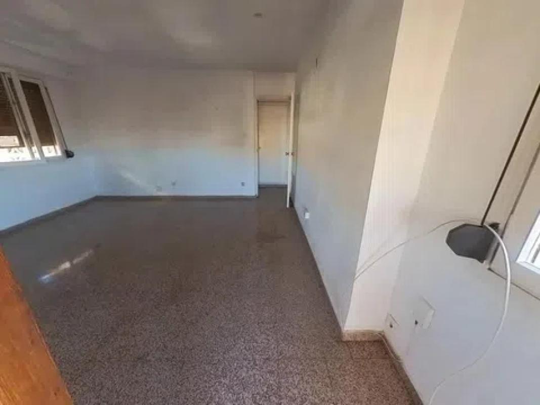 Продажа квартиры на Avenida de Alcalde Lorenzo Carbonell, Аликанте / Алакант
photo 2