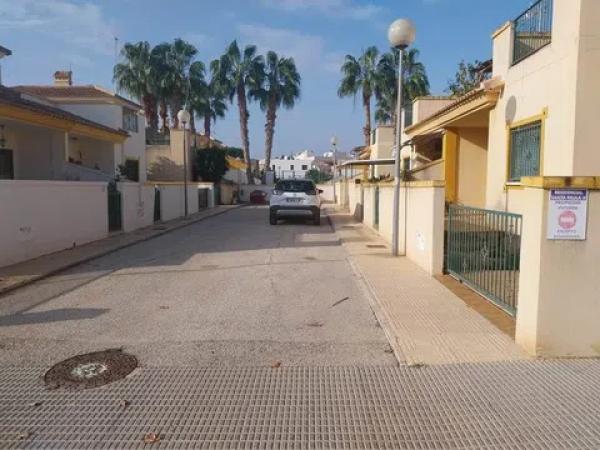 Chalet adosado en calle Ciudad Real photo 2