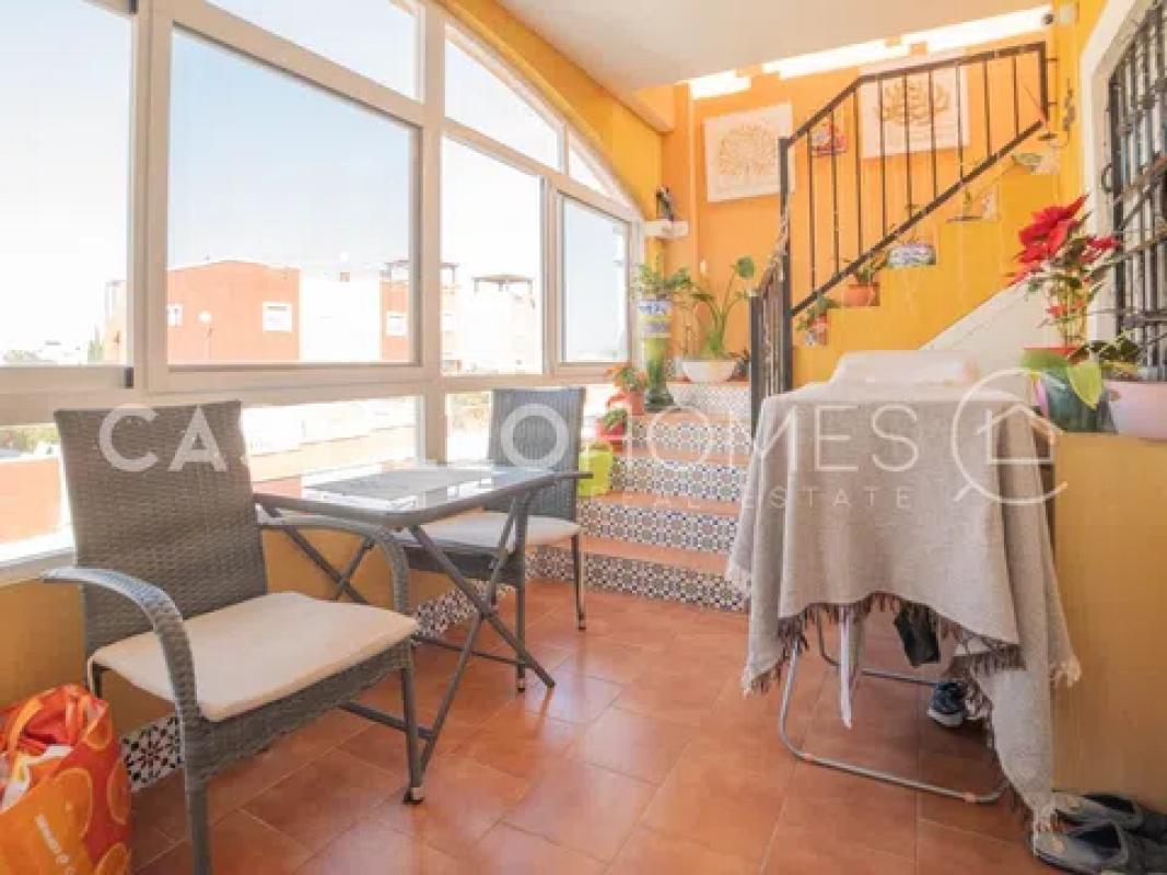 Sale of independent chalet in Barrio Zona Lago - Los Almendros, Orihuela
 photo 3
