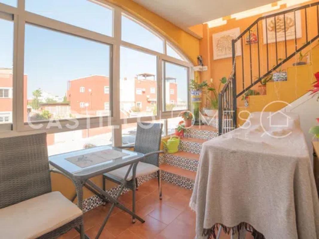 Sale of independent chalet in Barrio Zona Lago - Los Almendros, Orihuela
 photo 4