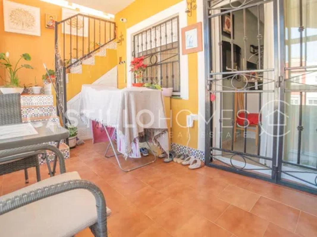 Sale of independent chalet in Barrio Zona Lago - Los Almendros, Orihuela
 photo 5