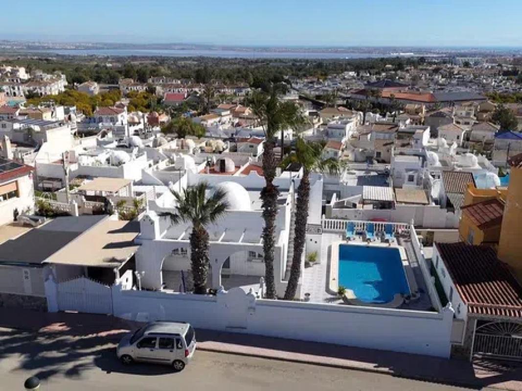 Продажа отдельного шале в  Barrio Villamartín, Ориуэла photo 2