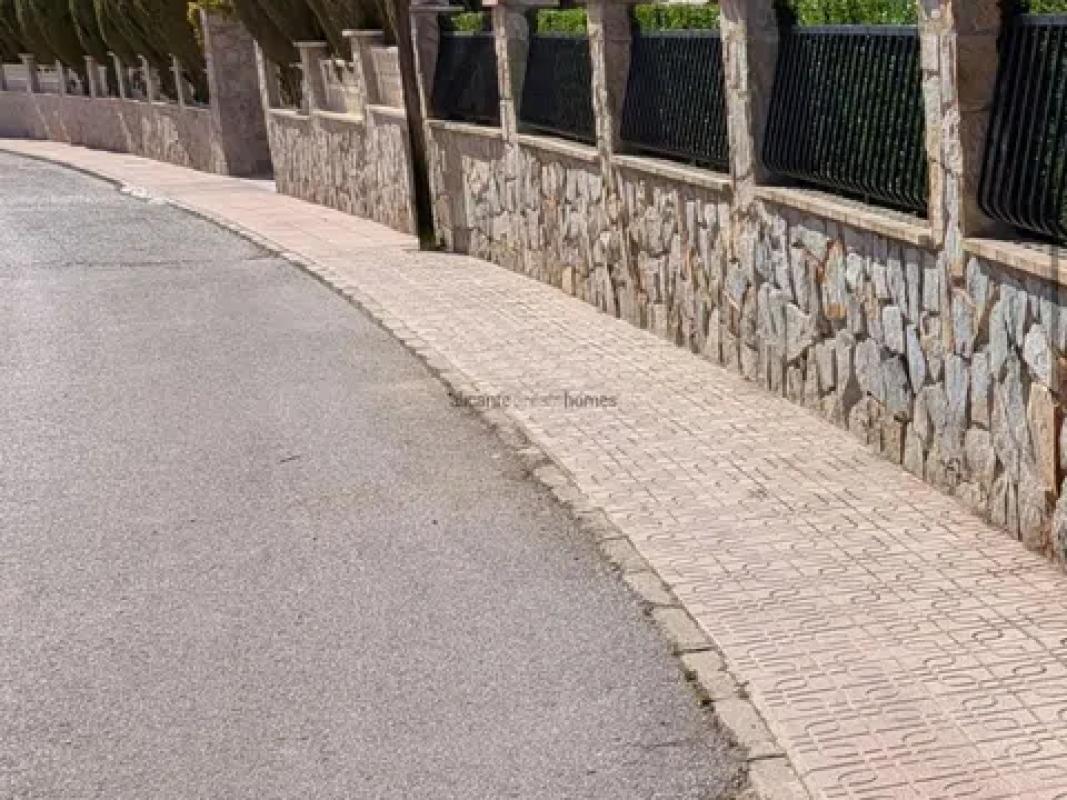 Sprzedaż niezależnego domku jednorodzinnego w Petrer, Petrer photo 4