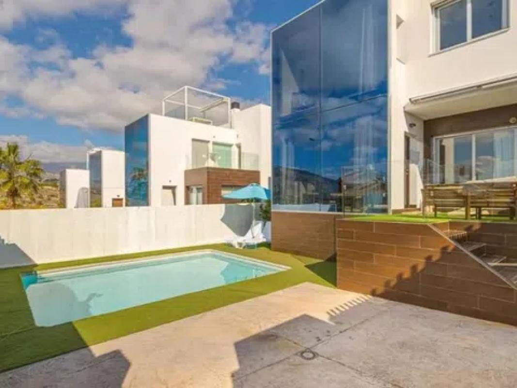Продажа отдельного шале в  Avenida Oviedo, Финестрат photo 2