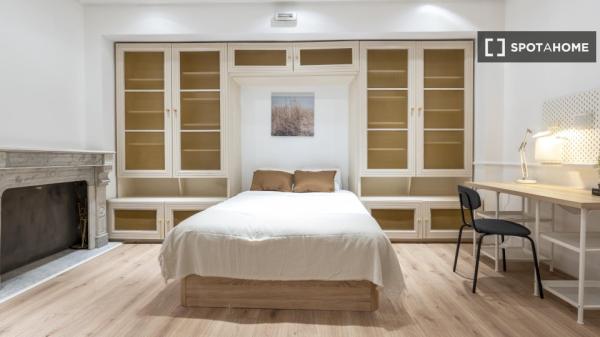 Habitación en piso compartido en Goya, Madrid. photo 2