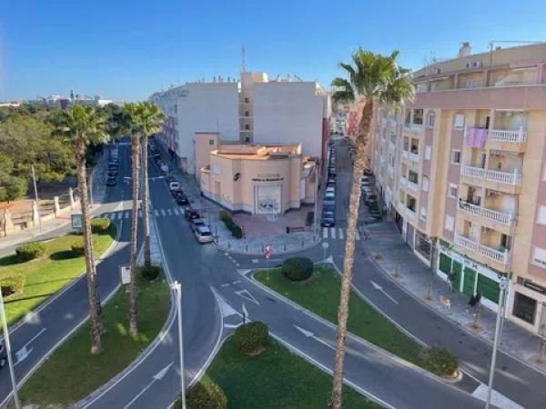 Ático en venta en  Calle Villa Madrid, Torrevieja photo 2