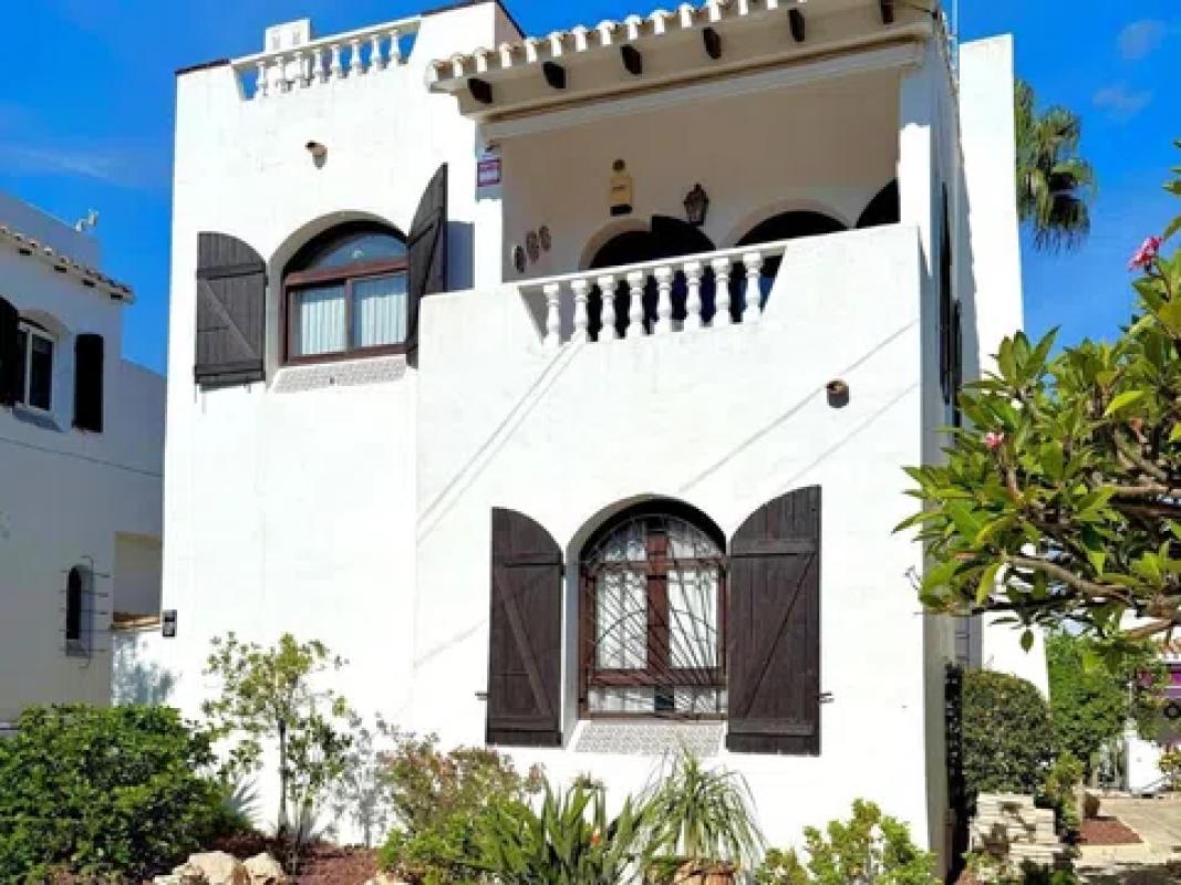 Venta de chalet independiente en Barrio Villamartín, Orihuela
photo 2