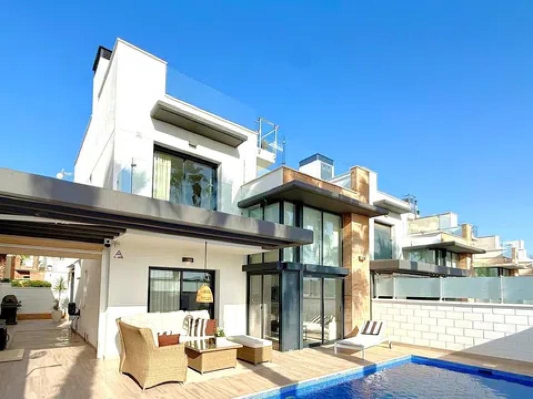 Продажа отдельного шале в  Barrio Lomas de Cabo Roig, Ориуэла photo 2