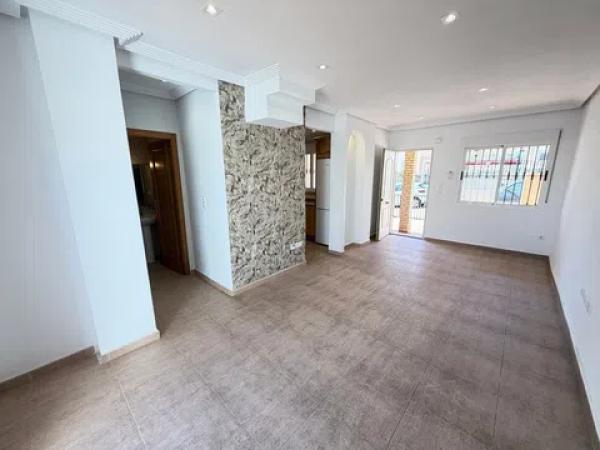 Частный шале на продаже в  Barrio Zona Lago - Los Almendros, Ориуэла photo 4