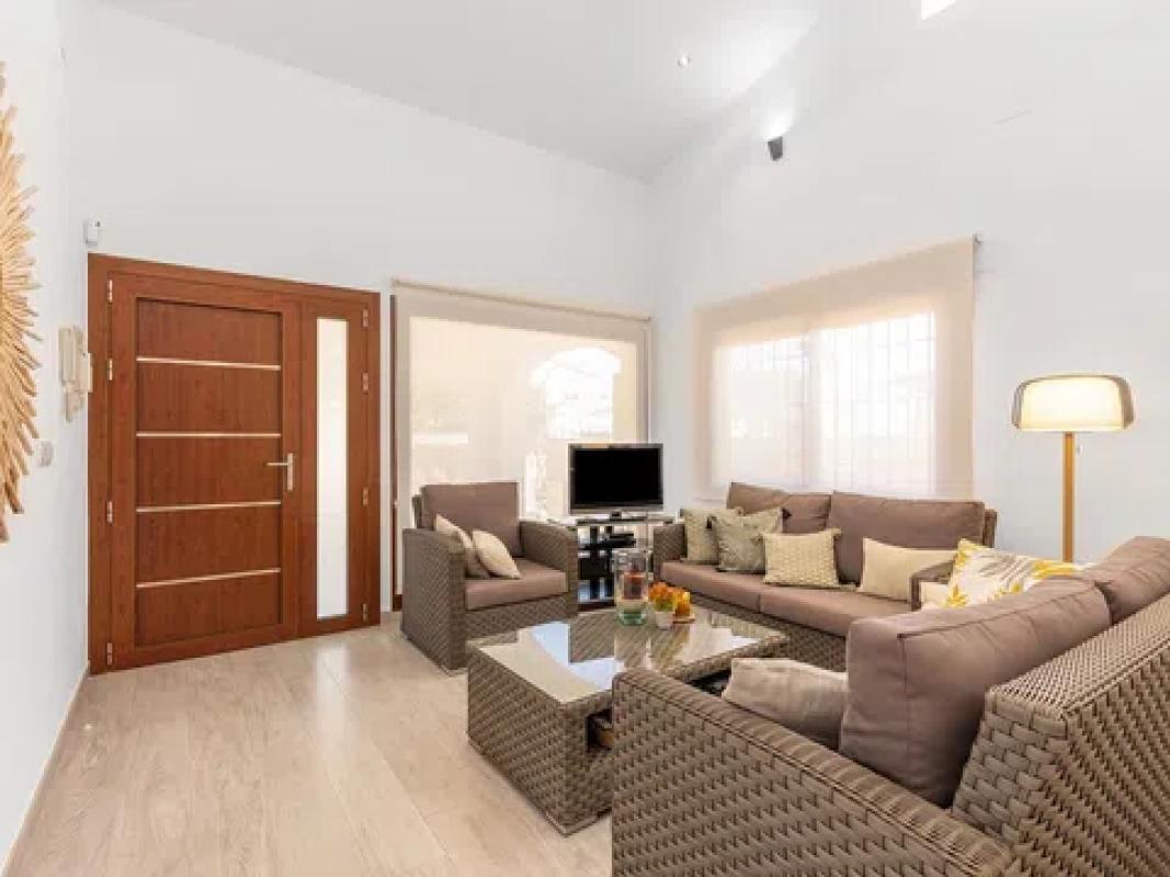 Продажа отдельного шале в  Barrio Punta Prima, Ориуэла photo 4