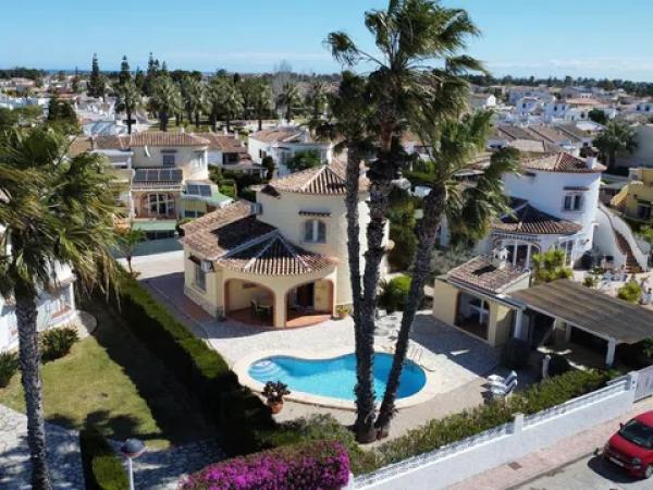 Independent chalet for sale in Els Poblets, Els Poblets
thumbnail 1