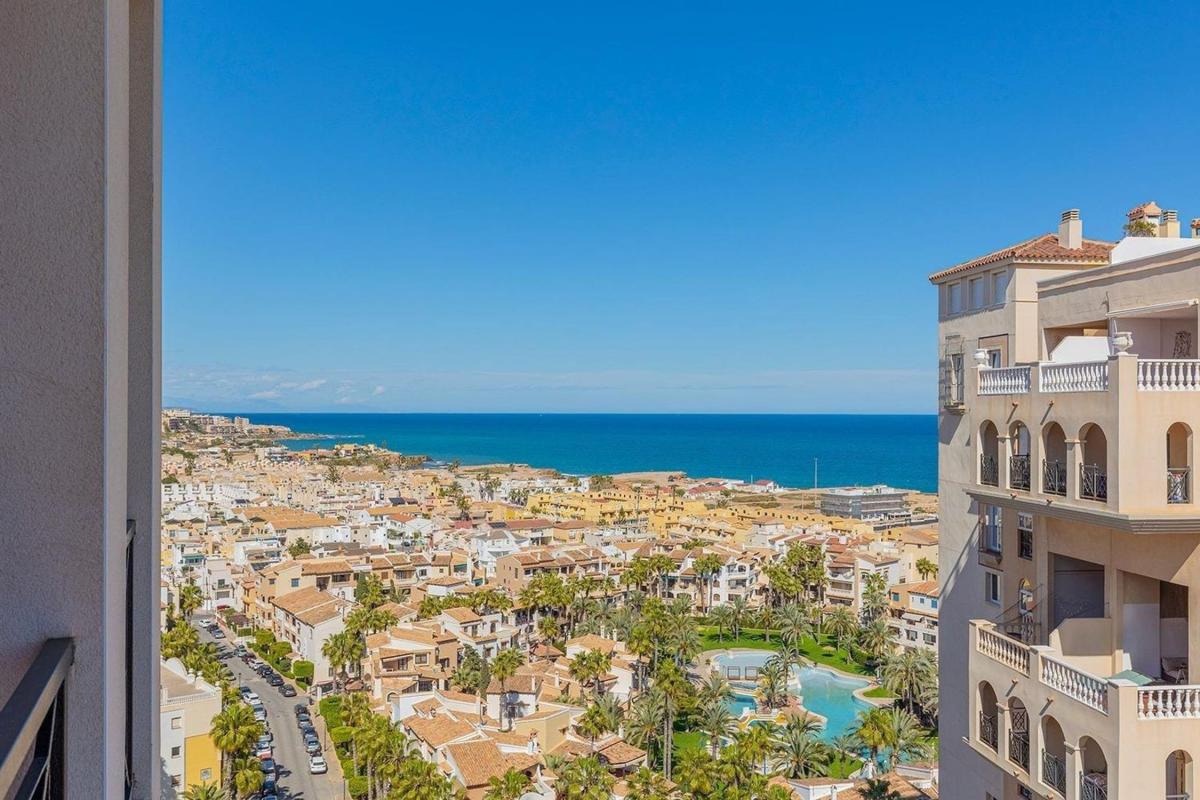Venta de piso en Avenida Roentgen, Torrevieja
 photo 2