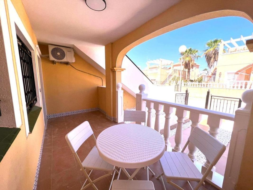 Sprzedaż niezależnego domku jednorodzinnego w Calle Lagunas de Ruidera, Orihuela photo 1