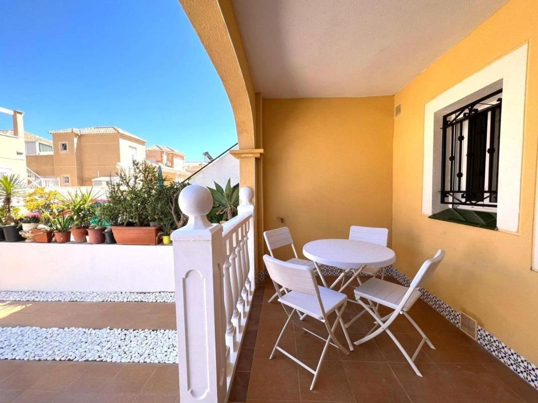 Sprzedaż niezależnego domku jednorodzinnego w Calle Lagunas de Ruidera, Orihuela photo 2