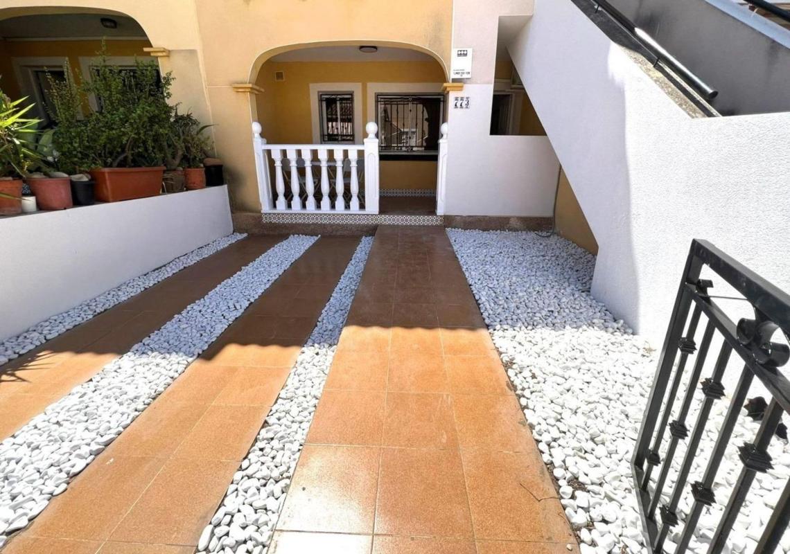 Sprzedaż niezależnego domku jednorodzinnego w Calle Lagunas de Ruidera, Orihuela photo 4