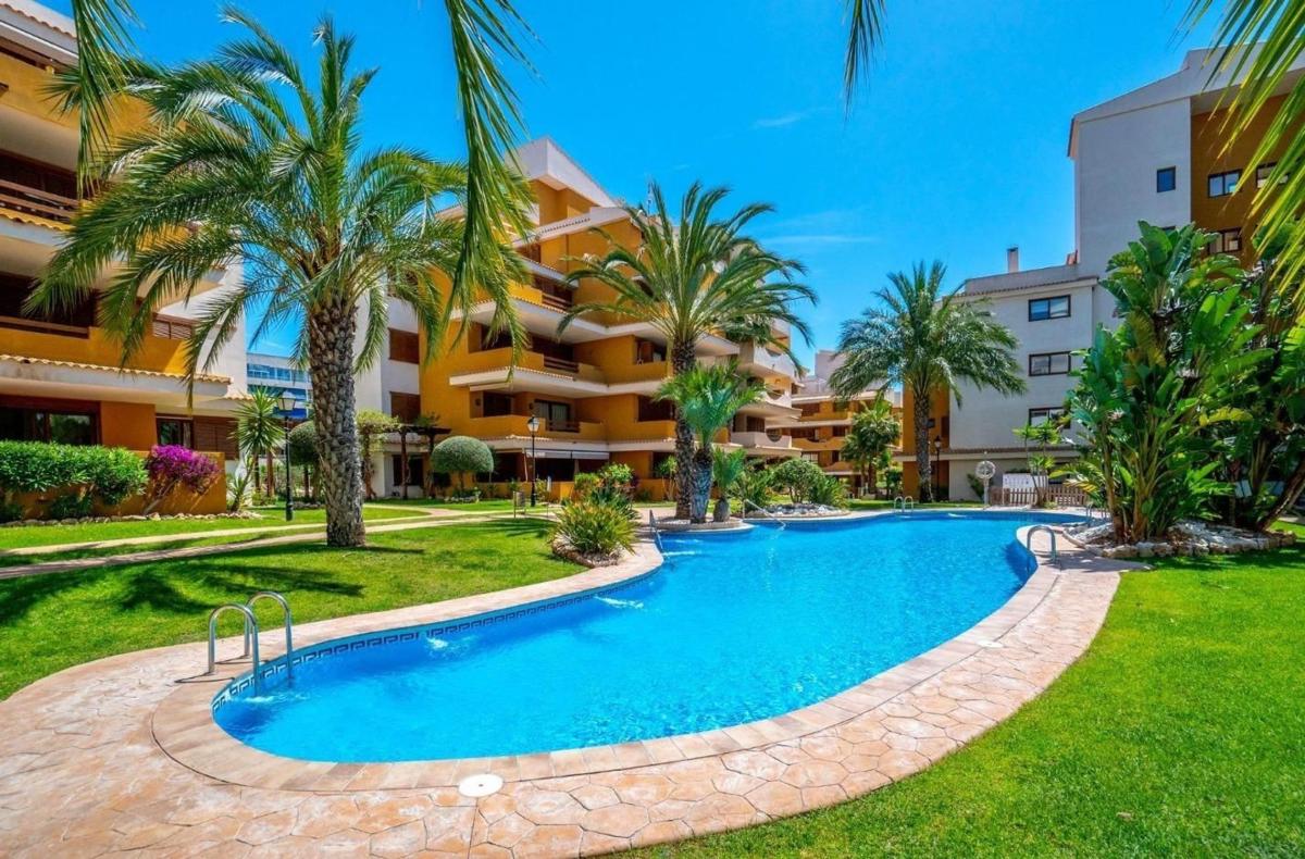 Venta de piso en punta prima, Torrevieja
photo 1