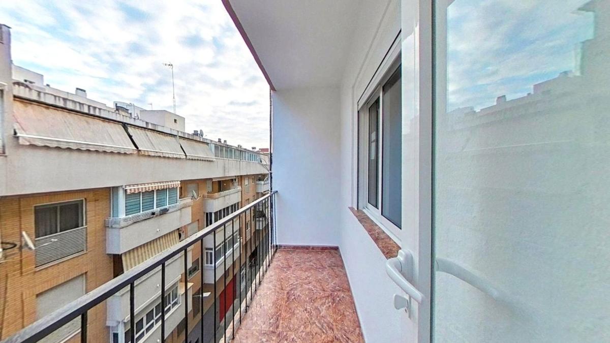 Venta de piso en Barrio Plà del Bon Repòs-La Goteta, Alicante / Alacant
photo 2